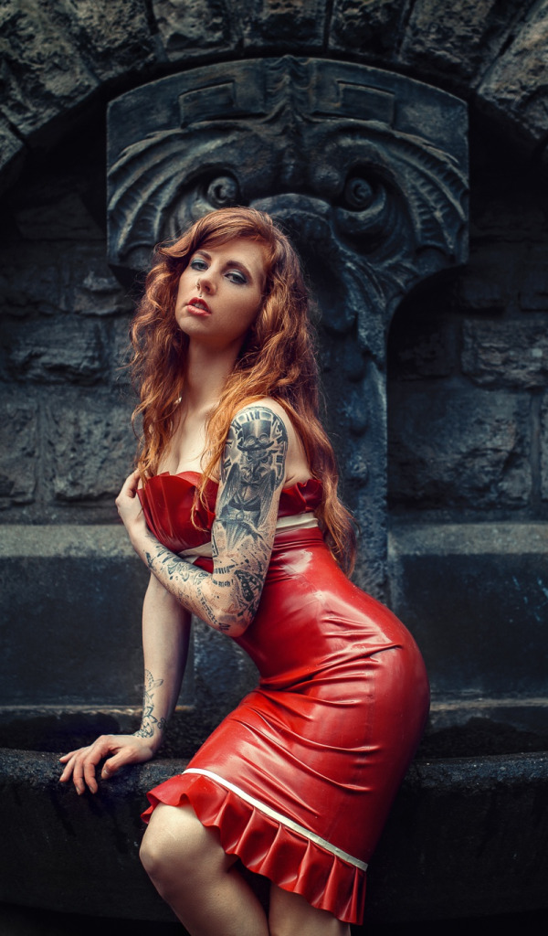 Рыжая Девушка В Красном Платье