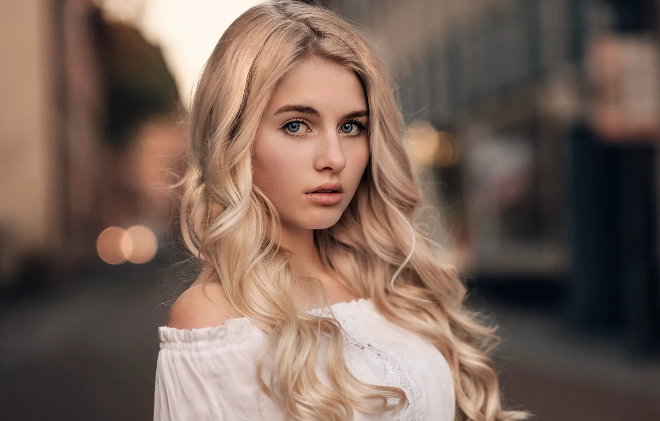 Симпатичная блондинка - 20 фото