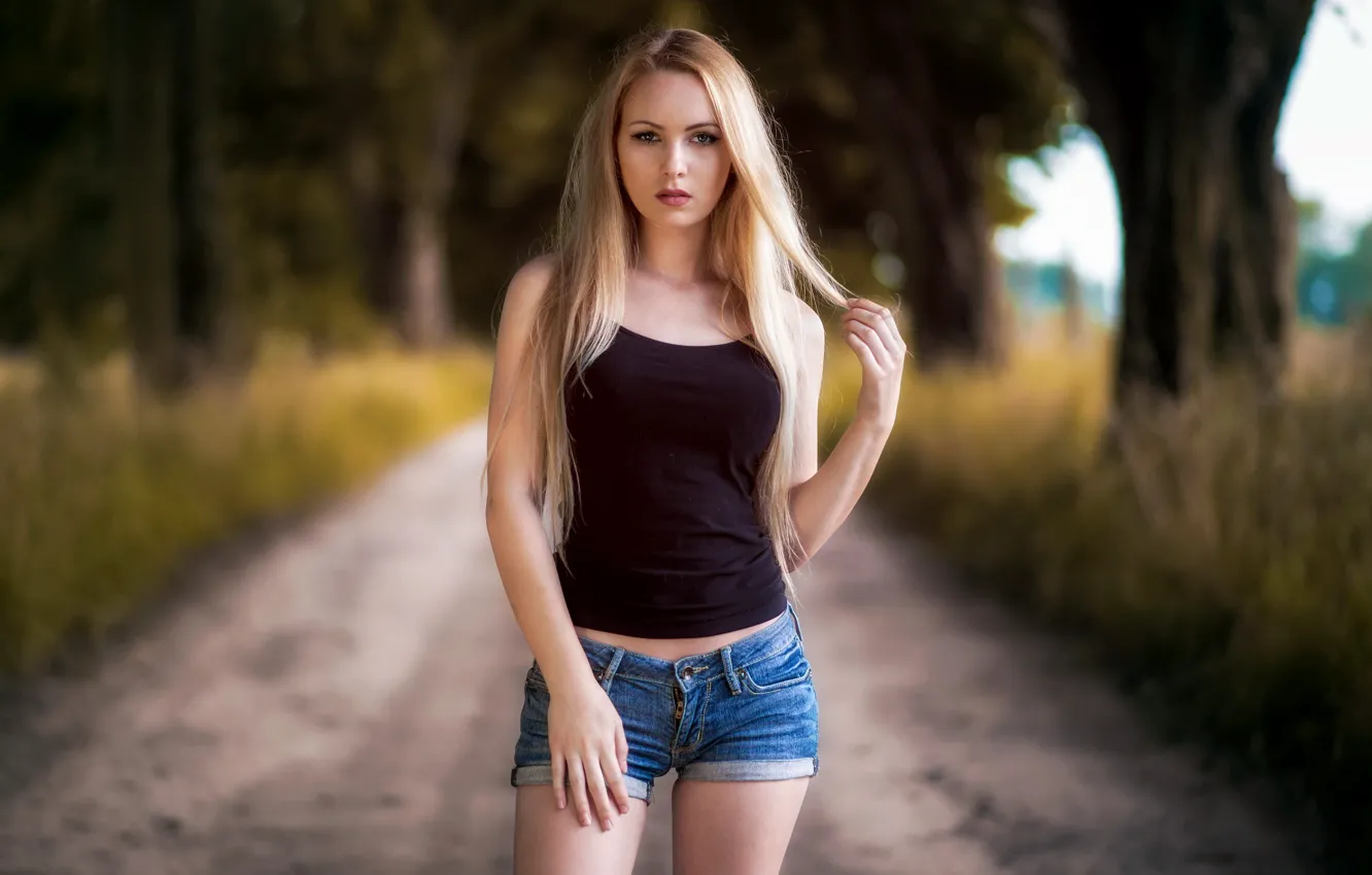 Beautiful teen with long blonde photos