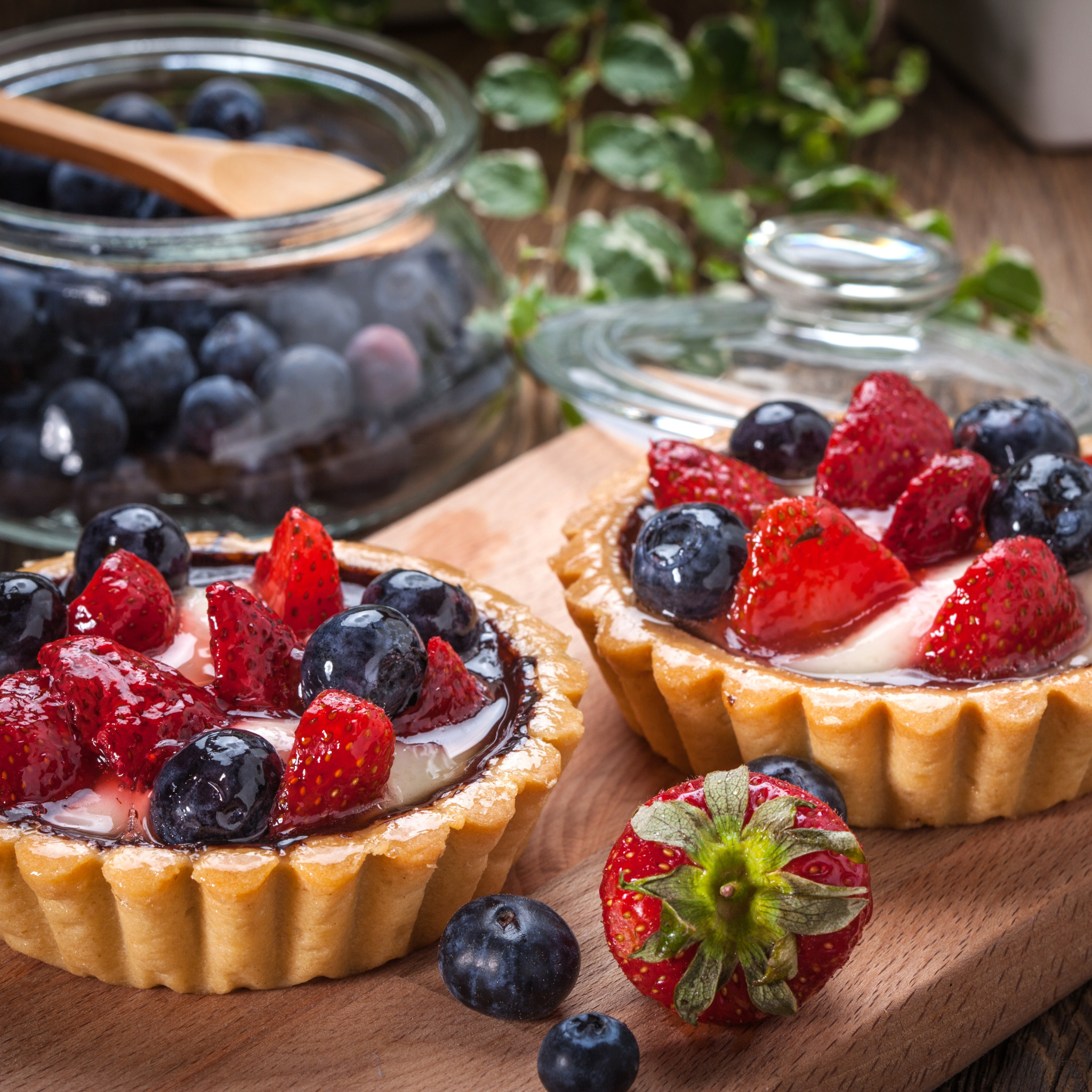 dessert-tart-delicious-berries-cream-korzinka-tartaletka-iag.jpg