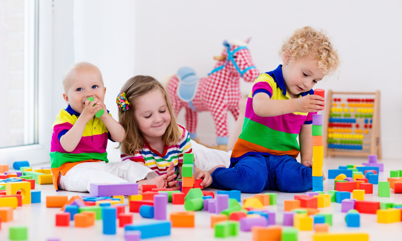 https://img4.goodfon.ru/original/800x480/9/46/konstruktor-playing-colorful-toy-blocks-kids-deti-igra-1.jpg