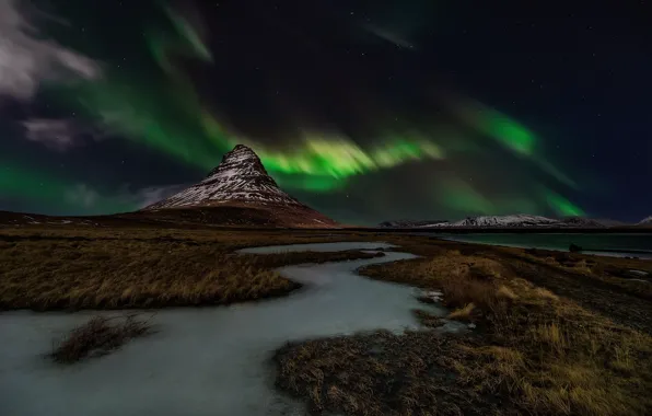 Картинка небо, звезды, ночь, северное сияние, Исландия, гора Kirkjufell