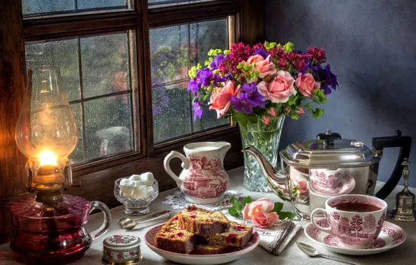 Картинка дождь, чай, лампа, розы, букет, окно, пирог, сахар, натюрморт