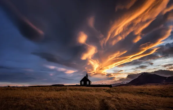 Картинка небо, облака, горы, вечер, церковь, храм, Исландия