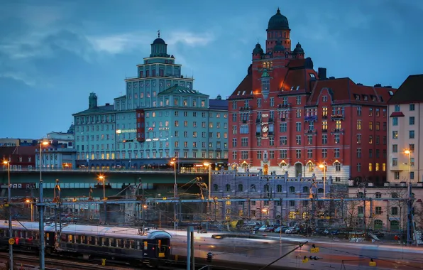 Картинка огни, здания, дома, вечер, фонари, железная дорога, поезда, Стокгольм, Швеция