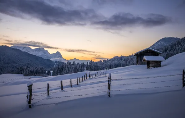 Картинка зима, снег, горы, природа, дом, забор, утро