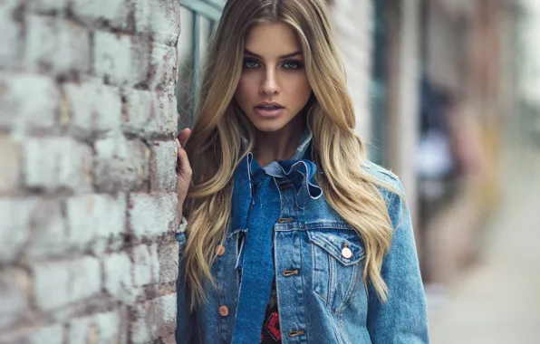 Картинка girl, blue eyes, model, look, blonde, jeans shirt