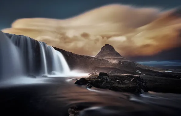 Картинка тучи, гора, водопад, Исландия, Киркьюфетль