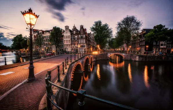 Картинка мост, огни, здания, дома, вечер, Амстердам, фонарь, канал, Нидерланды, Amsterdam, Netherlands