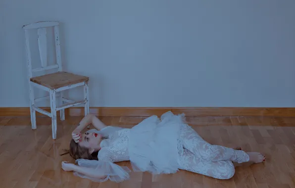 Картинка девушка, поза, настроение, ситуация, платье, стул, на полу
