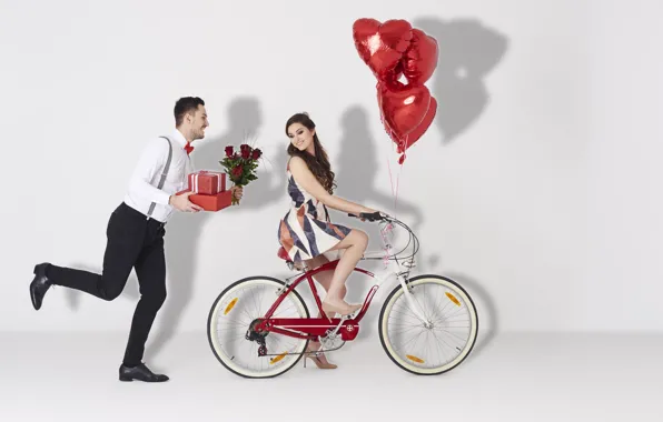 Картинка Девушка, Сердце, Розы, Двое, Велосипед, Шатенка, Мужчина, Valentine's Day, День Святого Валентина, Подарки, Воздушный шарик