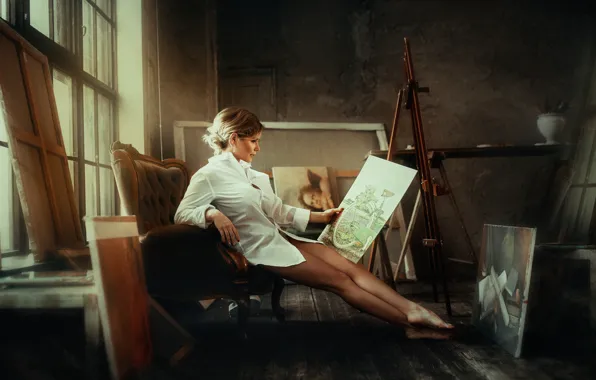 Картинка девушка, комната, картина, кресло, картины, рубашка, ножки, студия, Nikolay Tikhomirov
