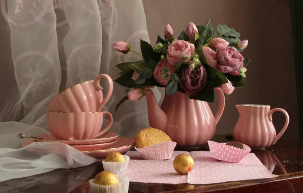 Картинка цветы, розы, чайник, печенье, конфеты, чаепитие, чашки, тарелки, натюрморт, столик, занавеска, салфетка, молочник