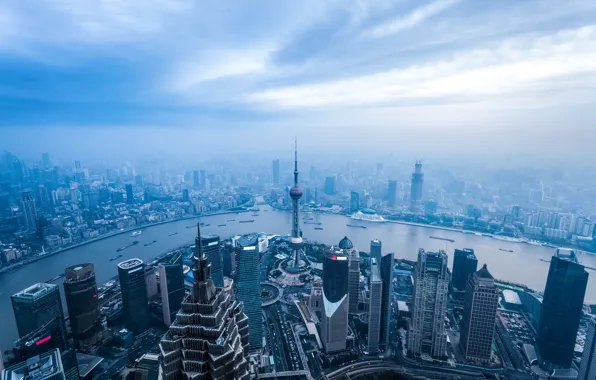 Картинка туман, река, синева, дома, небоскребы, панорама, Китай, Шанхай, мегаполис, вид сверху