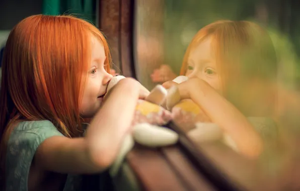 Картинка радость, отражение, игрушка, окно, девочка