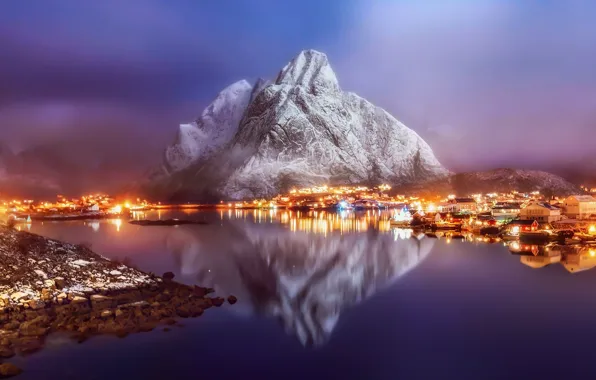 Картинка зима, свет, отражения, горы, огни, туман, скалы, вечер, утро, Норвегия, дымка, городок, поселок, фьорд