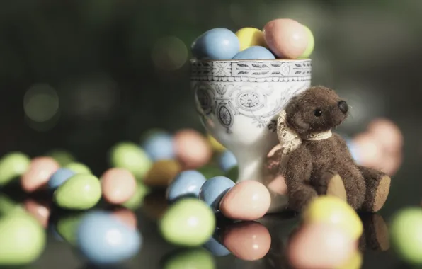 Картинка игрушка, яйца, конфеты, Пасха, медвежонок, драже, плюшевый мишка