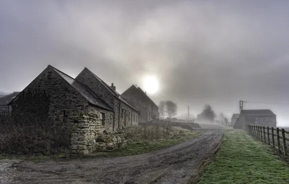 Картинка дорога, туман, дом, забор