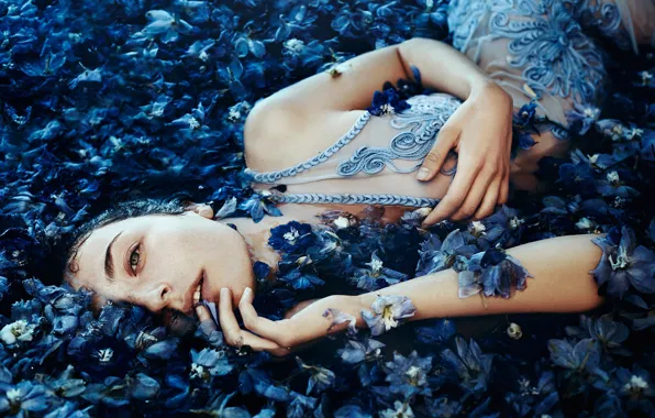 Картинка взгляд, девушка, настроение, лепестки, цветки, Bella Kotak, A sea of blue flowers, Ella Grace Denton
