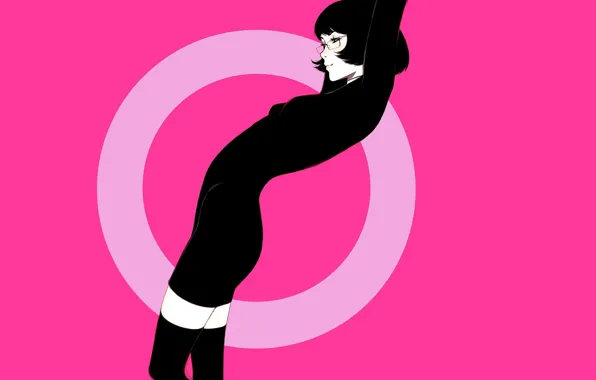 Картинка девушка, поза, стрижка, круг, брюнетка, очки, черное платье, розовый фон, черные чулки, Илья Кувшинов