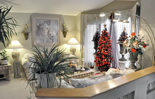 Картинка диван, праздник, лампа, елка, картина, Новый Год, Рождество, ваза, столик, гостиная