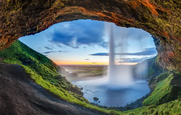Картинка зелень, небо, трава, скала, камни, водопад, горизонт, Исландия, waterfall, Seljalandsfoss