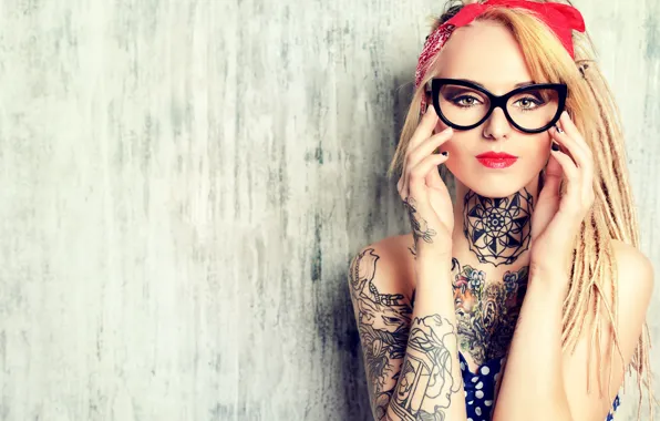 Картинка woman, tattoo, glasses