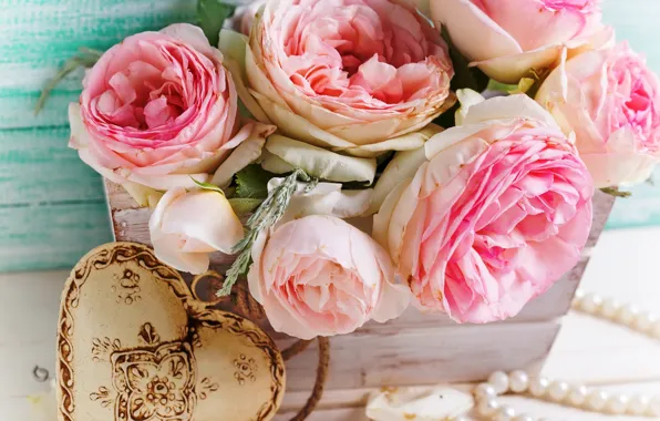 Картинка цветы, розы, букет, love, розовые, vintage, heart, wood, pink, flowers, romantic, roses, candle
