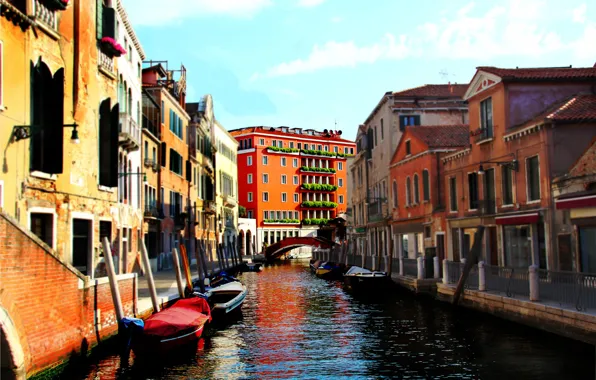 Картинка city, colorful, Italy, bridge, water, houses, color, Venice, boats, buildings, architecture, Italia, Venezia, cityscape, canal, …