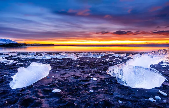 Картинка лед, зима, небо, облака, пейзаж, закат, синева, камни, берег, лёд, вечер, горизонт, льдины, север, Исландия, …