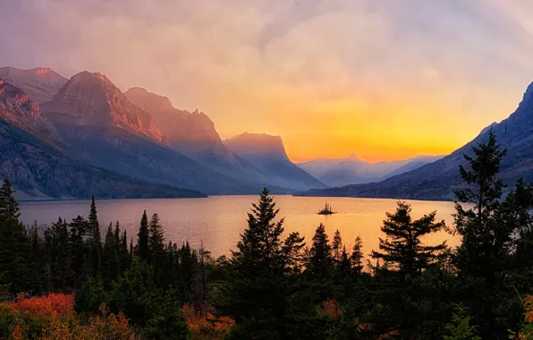 Картинка лес, небо, деревья, горы, озеро, скалы, рассвет, США, Glacier National Park