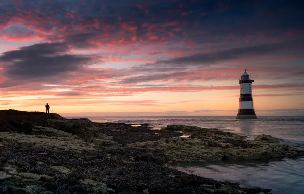 Картинка море, закат, человек, маяк, Wales, United Kingdom, Penmon