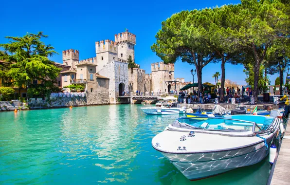 Картинка небо, солнце, деревья, озеро, люди, замок, лодки, Италия, Lago, lake Garda, Scaliger Castle