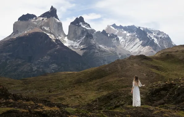 Картинка девушка, горы, белое платье