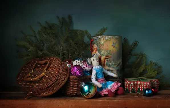 Картинка украшения, игрушки, елка, новый год, рождество, кукла, мышь, подарки, натюрморт