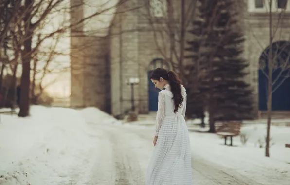 Картинка зима, девушка, прическа, хвост, белое платье, локоны