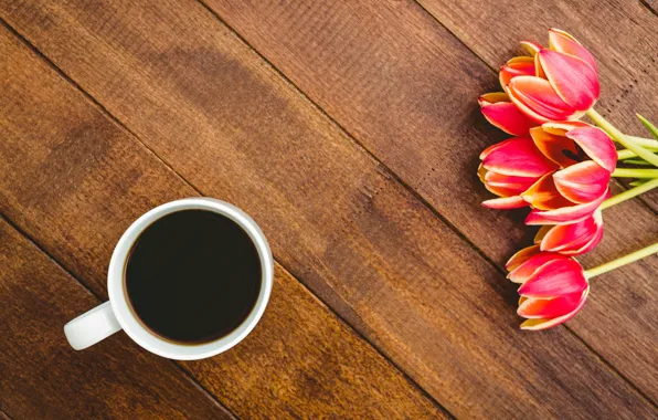 Картинка цветы, кофе, букет, чашка, тюльпаны, красные, red, wood, flowers, cup, tulips, coffee