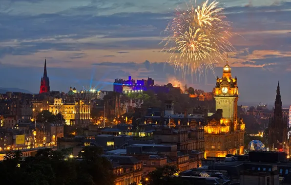 Картинка ночь, огни, праздник, дома, салют, Шотландия, панорама, фейерверк, Эдинбург