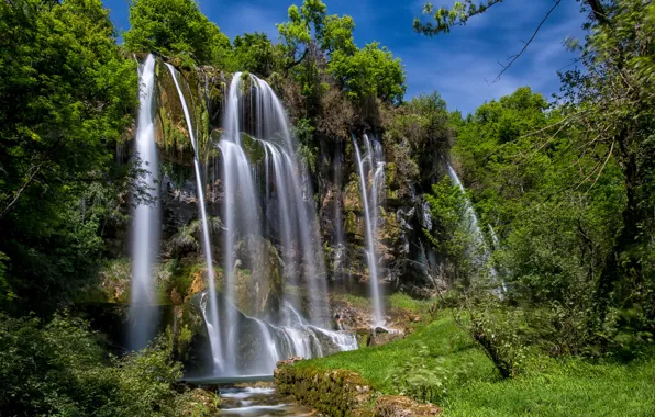 Картинка зелень, лес, солнце, деревья, скала, ручей, Франция, водопад, Brochaux Waterfall