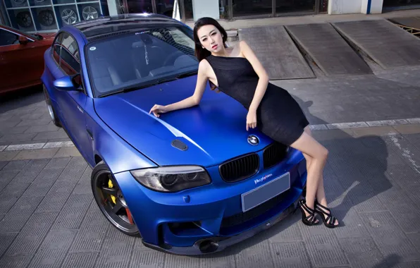 Картинка взгляд, Девушки, BMW, азиатка, черное платье, красивая девушка, синий авто