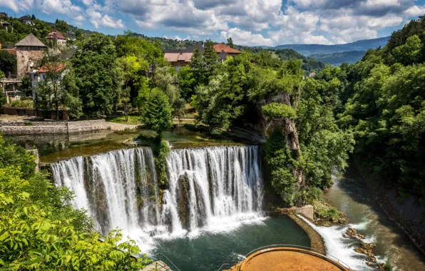 Картинка небо, деревья, город, река, водопады, rivers, waterfalls, Bosnia, Босния