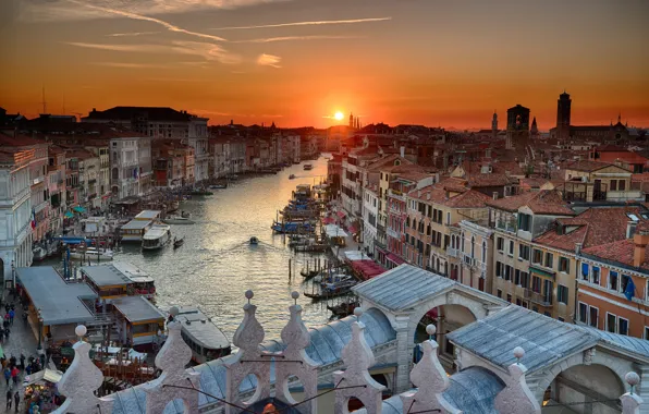 Картинка небо, вода, солнце, закат, дома, лодки, Италия, Венеция, канал