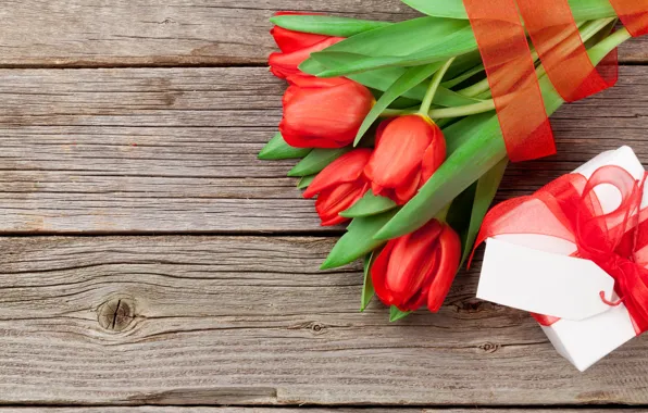 Картинка любовь, цветы, подарок, букет, сердечки, тюльпаны, red, love, wood, flowers, romantic, hearts, tulips, Valentine's Day, …