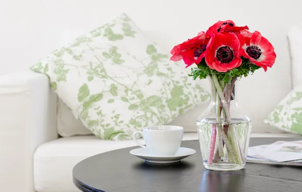 Картинка цветы, стол, диван, подушки, чашка, красные, ваза, анемоны