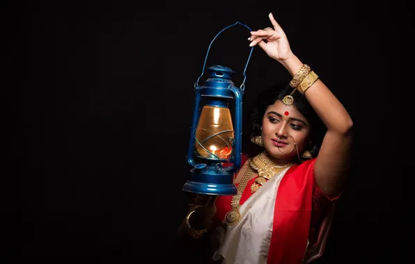 Картинка девушка, украшения, лампа, фонарь, индианка, сари