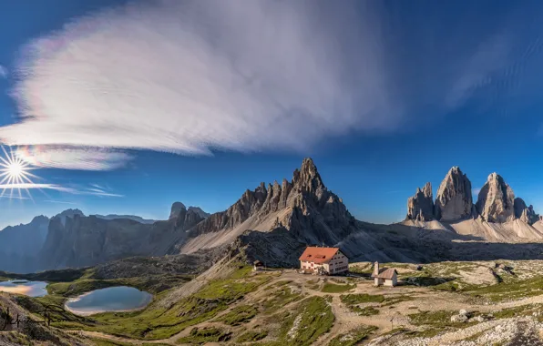 Картинка небо, горы, дома, Италия, Italy, озёра, Доломитовые Альпы, Dolomites, Tre Cime di Lavaredo, гора Патерно, …