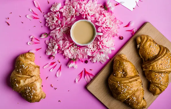 Картинка цветы, кофе, завтрак, лепестки, хризантемы, pink, flowers, cup, coffee, круассаны, croissant, breakfast, petals