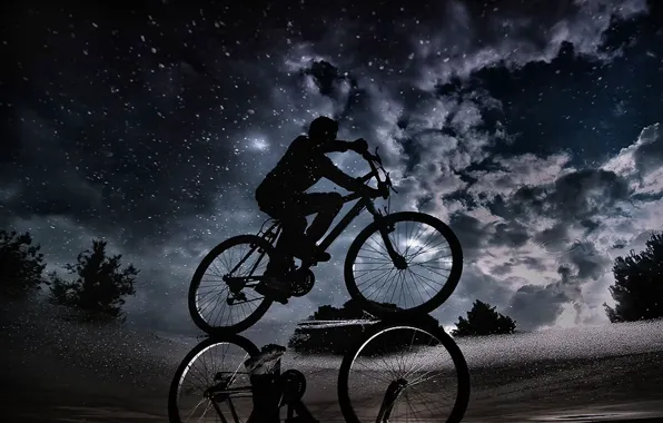 Картинка небо, облака, ночь, отражение, лужа, велосипедист