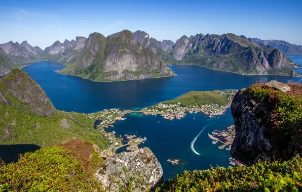Картинка море, небо, солнце, горы, камни, скалы, высота, Норвегия, панорама, залив, домики, вид сверху, Лофотенские острова, …