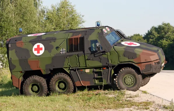 Картинка military, armored, stand, ambulance, military vehicle, armed forces, war materiel, support vehicle